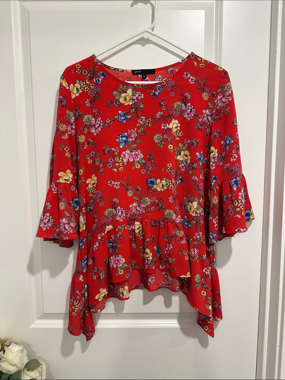 Gibson Floral Red Ruffled Hem Blouse